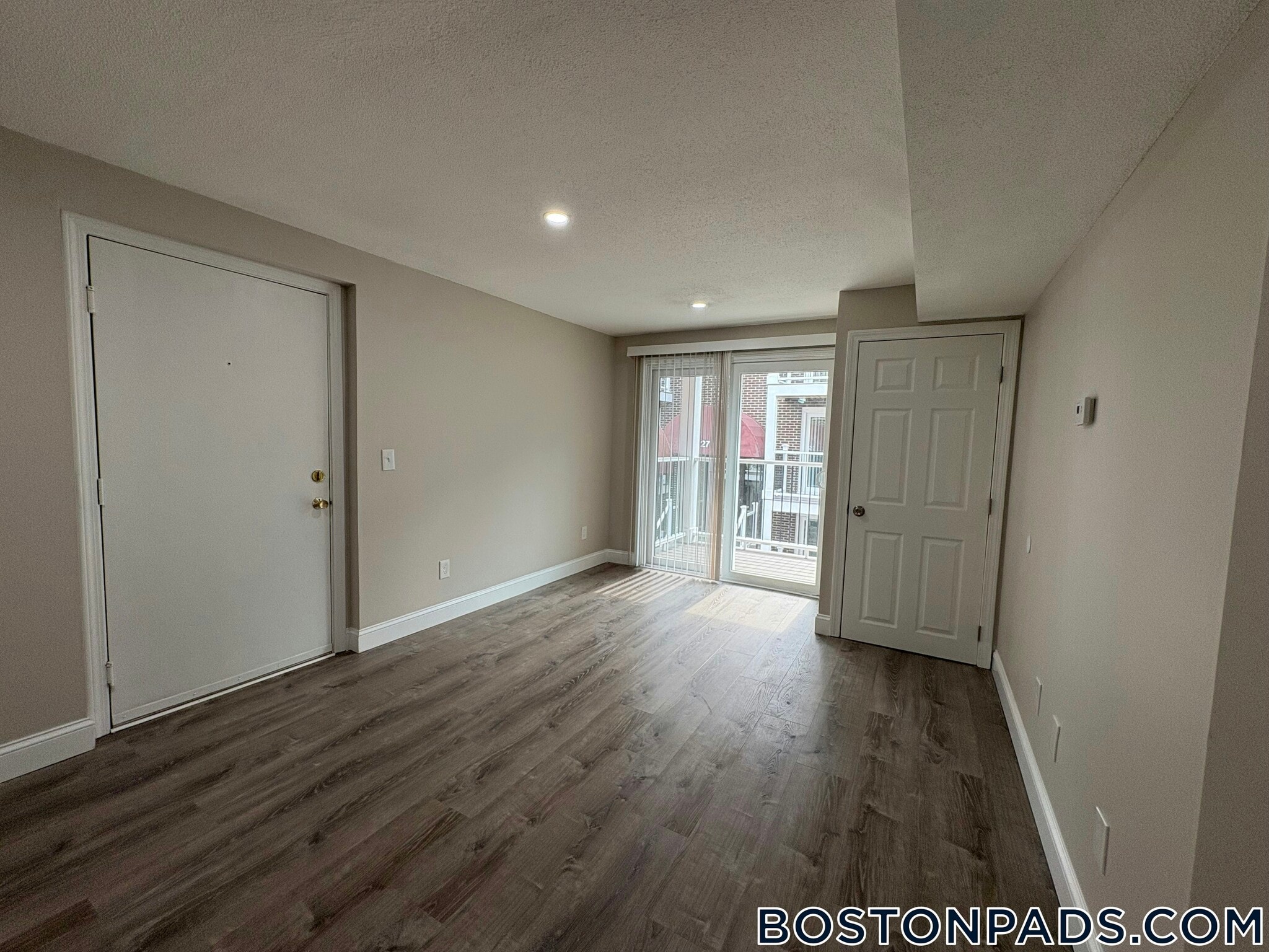 Building Photo - 25 Kenmar Dr