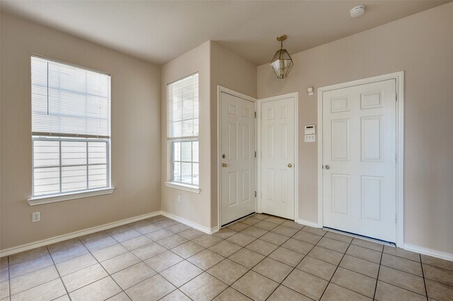 Building Photo - 16535 Cairngrove Ln
