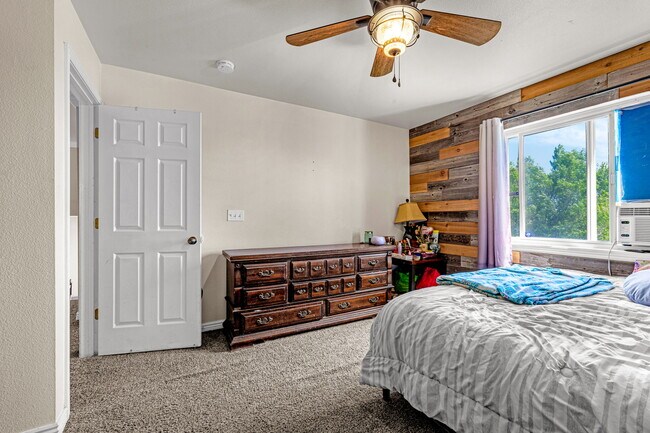 Building Photo - 7115 Grand Valley Dr