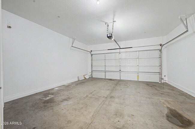 Building Photo - 8748 W Wood Dr