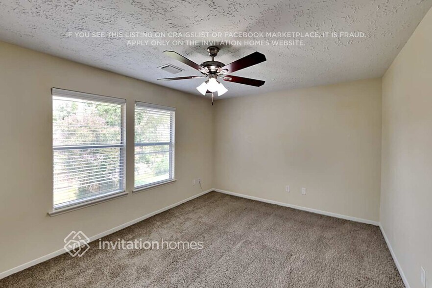 Building Photo - 14423 Sun Harbor Dr