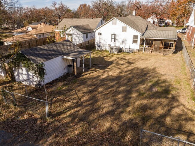 Building Photo - Freshly Updated 3 Bedroom House