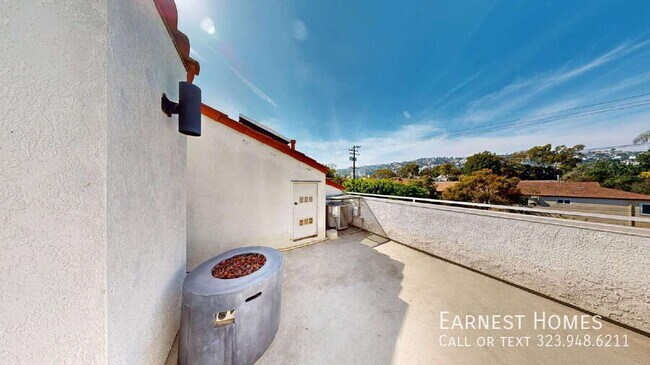 Building Photo - 849 N Sweetzer Ave