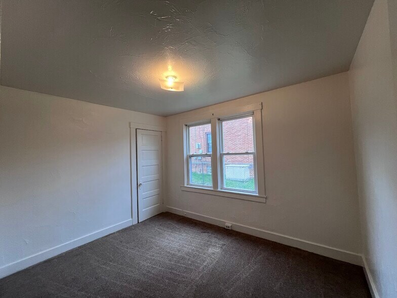 Building Photo - 614 Short St