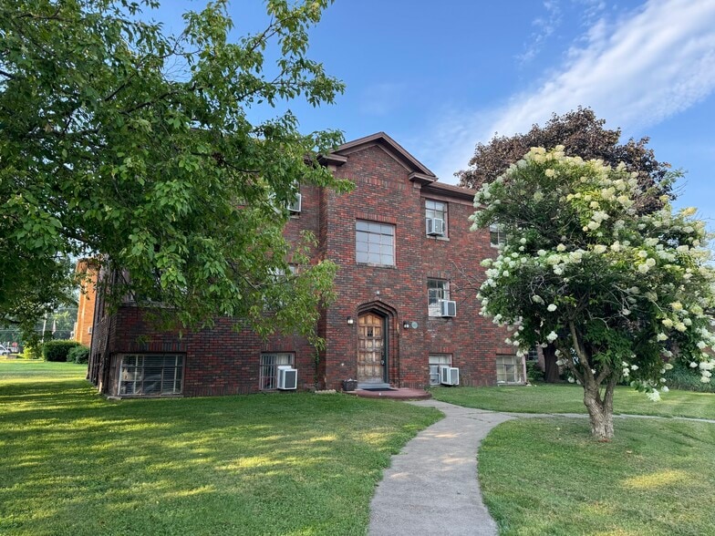 Primary Photo - 405 W Columbia Ave