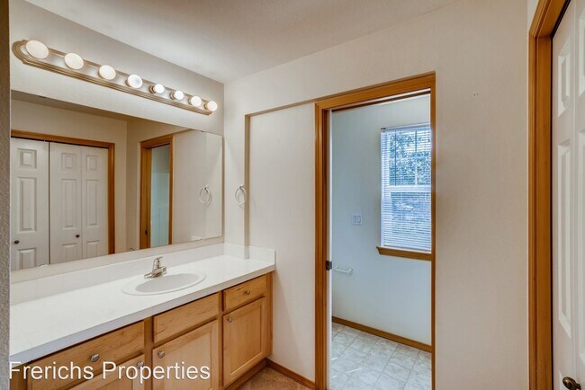 Building Photo - 3 br, 2.5 bath House - 18965 108th LN SE
