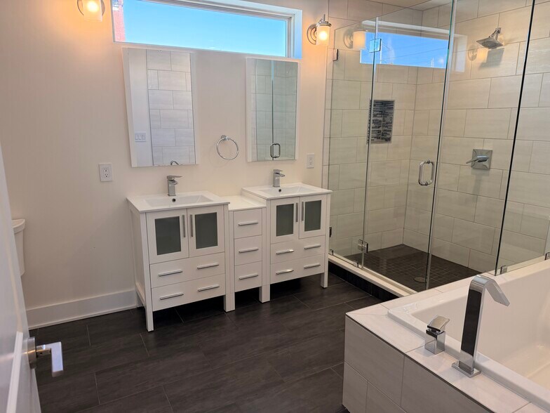 Building Photo - 2421 Manton St