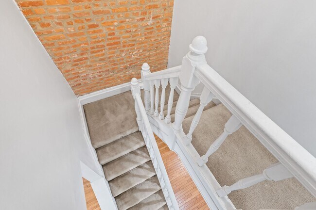 Building Photo - Beautiful 3 bedroom 3 bathroom townhouse in Federal Hill