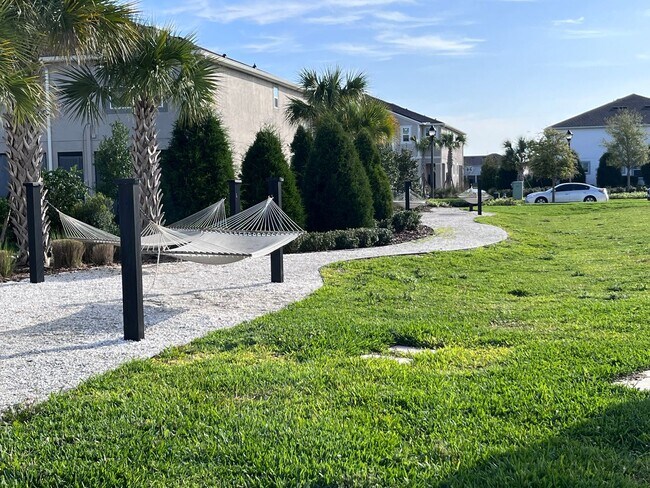 Building Photo - Beautiful 3 bedroom, 2.5 bathroom, 1 car garage townhouse for rent in Lutz!