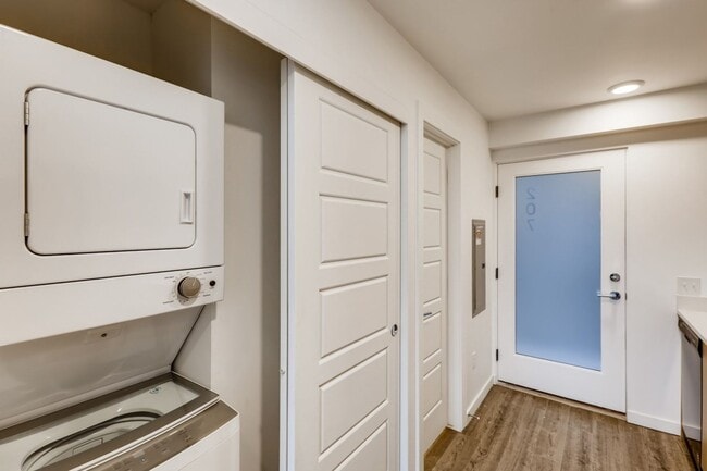 Building Photo - Live Big in a Loft Apartment!