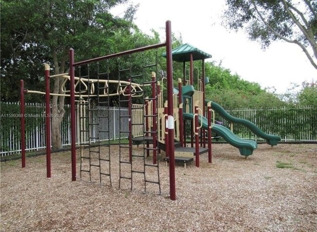 Building Photo - 800 Summit Lake Dr