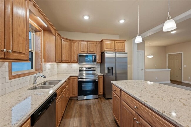 Building Photo - Modern, spacious, and move-in ready—this is the rental you’ve been waiting for!