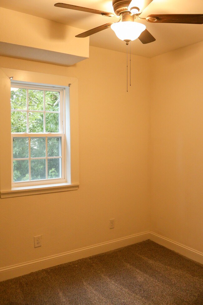 Building Photo - 1242 26th St