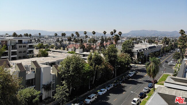 Building Photo - 525 S Ardmore Ave