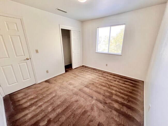 Building Photo - $2,495 Friant & Copper, 3 Bedrooms - N. Wi...