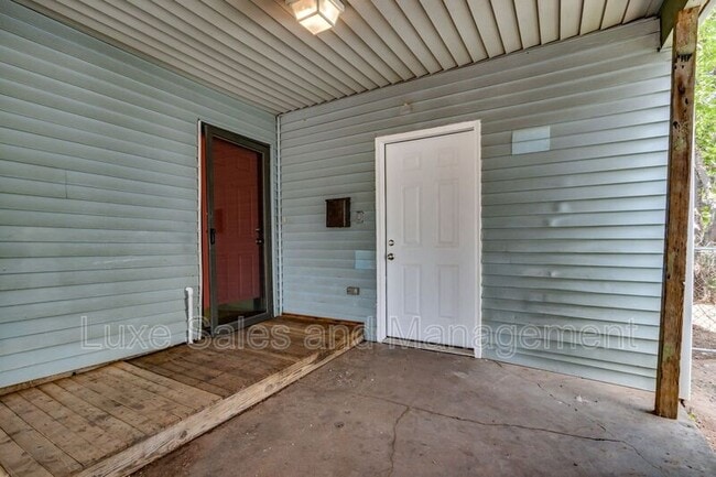 Building Photo - 1005 SW 63rd St