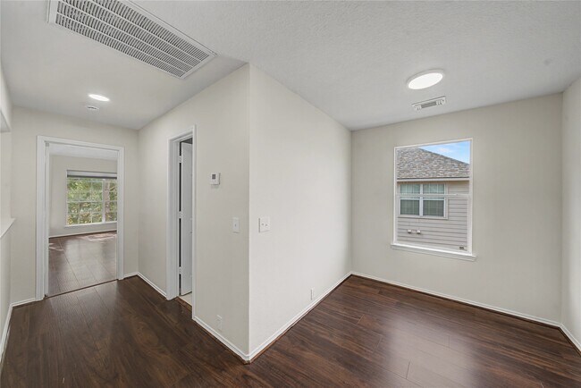 Building Photo - 1611 Brazos Gate Dr