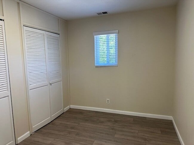 Building Photo - Beautifully Remodeled 2-Story Home in Exce...