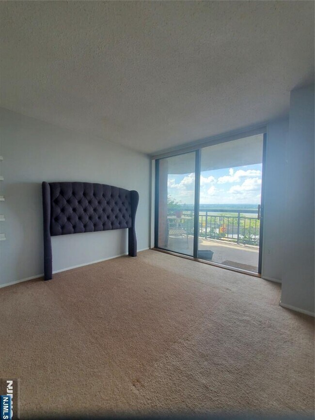 Building Photo - 240 Harmon Cove Tower