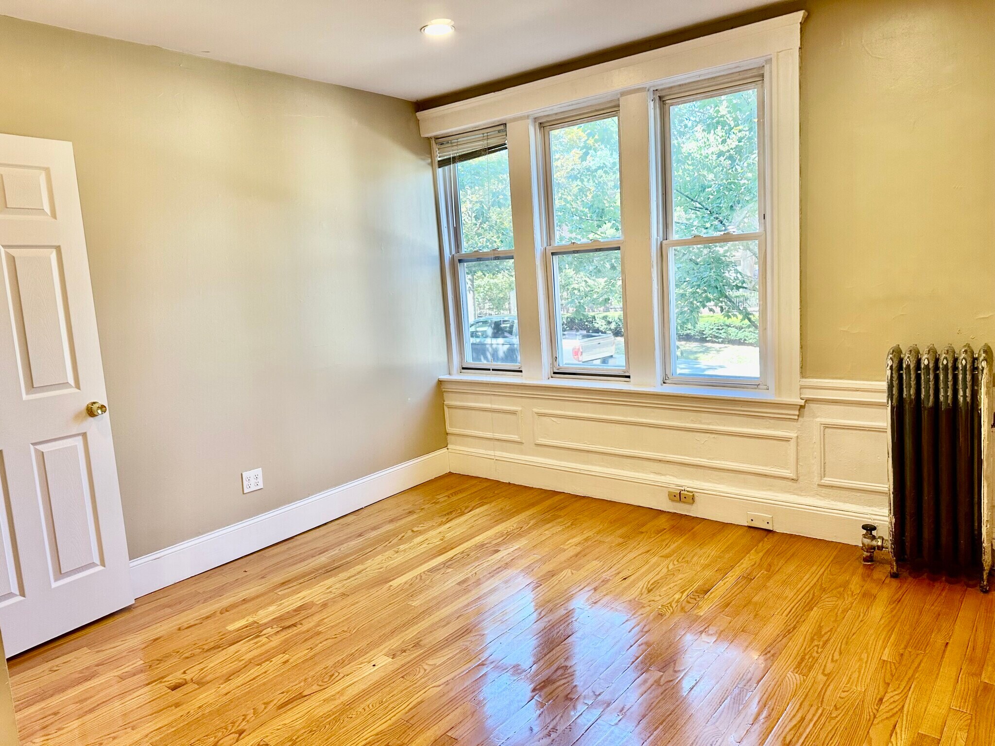 Building Photo - 72 Egmont St