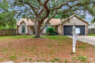 Building Photo - 3 Bedroom in Navarre! Move In $200 off 1st...