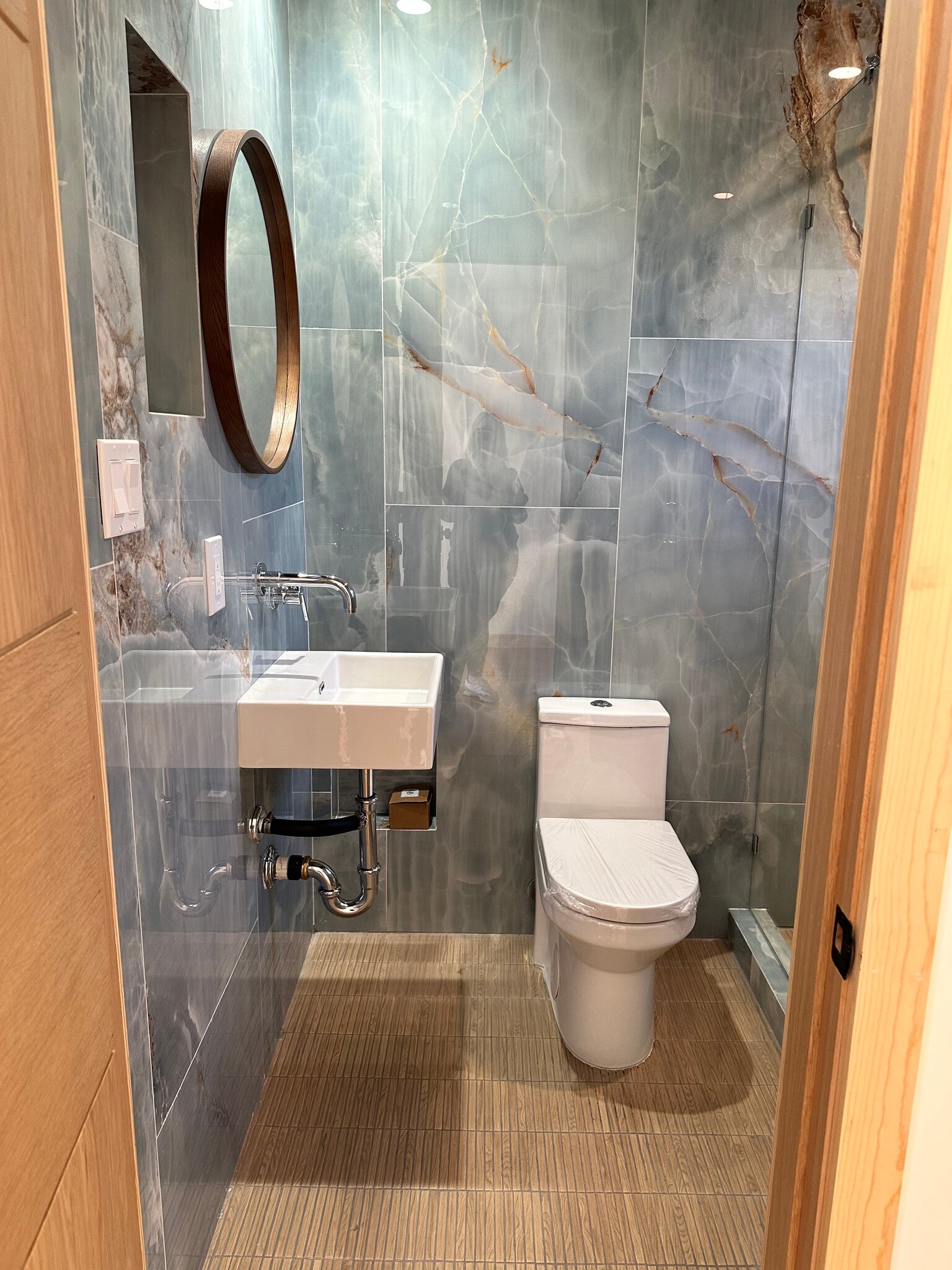 En-suite Bathroom 2 - 1615 Shell Ave