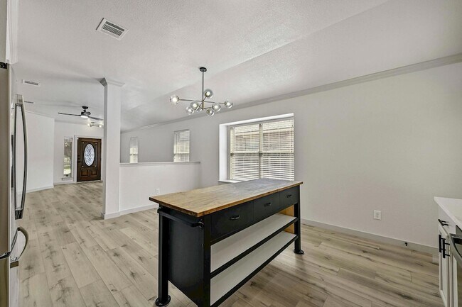 Building Photo - 919 Flanagan Dr