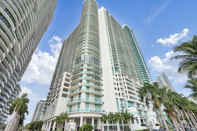 Building Photo - 1800 N Bayshore Dr