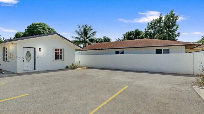 Building Photo - 433 NW 25th Ave