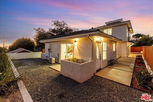 Building Photo - 10349 Hillhaven Ave