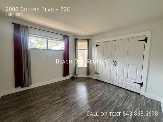 Building Photo - 2000 Greens Blvd