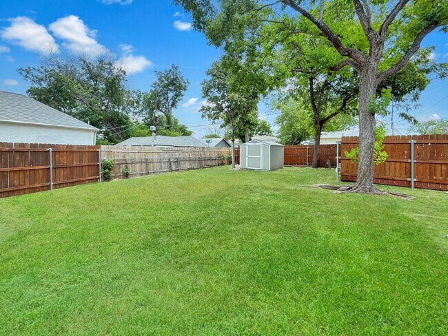 Building Photo - A Timeless Gem Awaits - Elegant Historic Home Nestled in the Heart of Los Angeles Heights Keyston...
