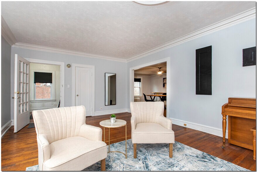 Living room - 3377 Sutton Rd