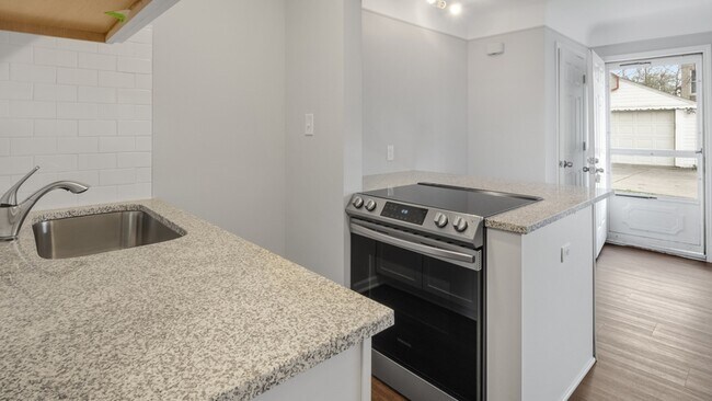 Building Photo - 1617 W Nine Mile Rd