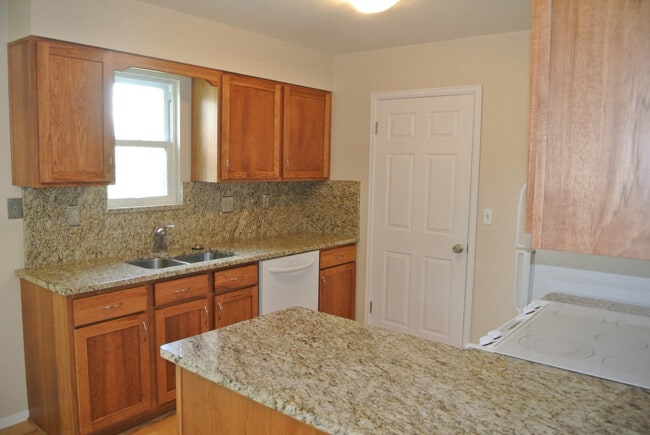 Building Photo - 1080 Fairway Ct