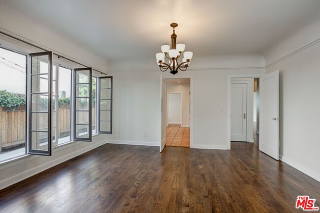 Building Photo - 848 S Curson Ave
