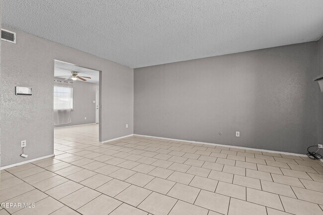 Building Photo - 5712 Longview Dr