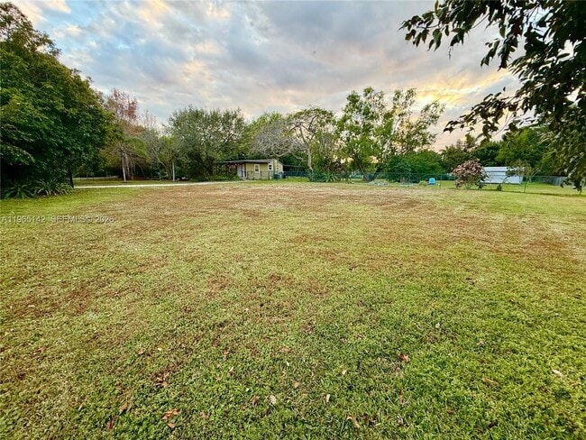 Building Photo - 1621 SW 117th Ave