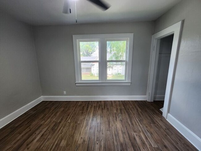 Building Photo - 4 Bedroom/2 Bath w/Attached Garage Recentl...
