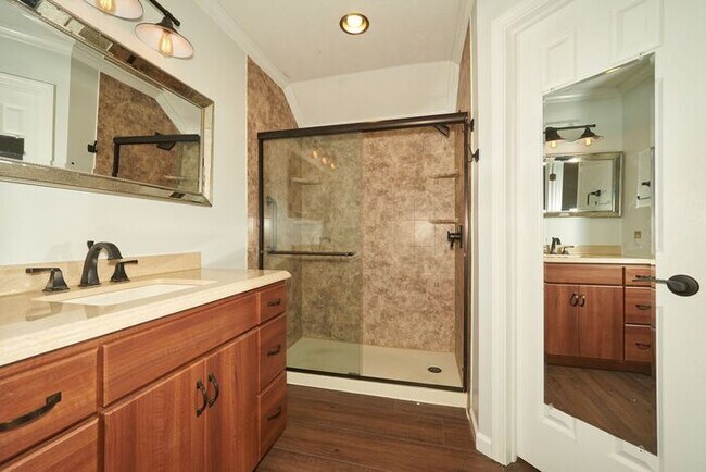 Building Photo - 4 BR with Great Floorplan in Carmel Schools!