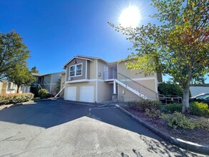 Building Photo - Fantastic Main Level Condo w/Garage, Patio...