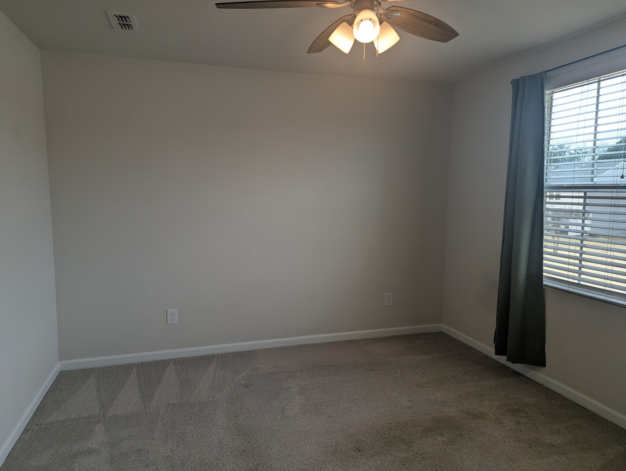 Building Photo - 133 Fernside Ct