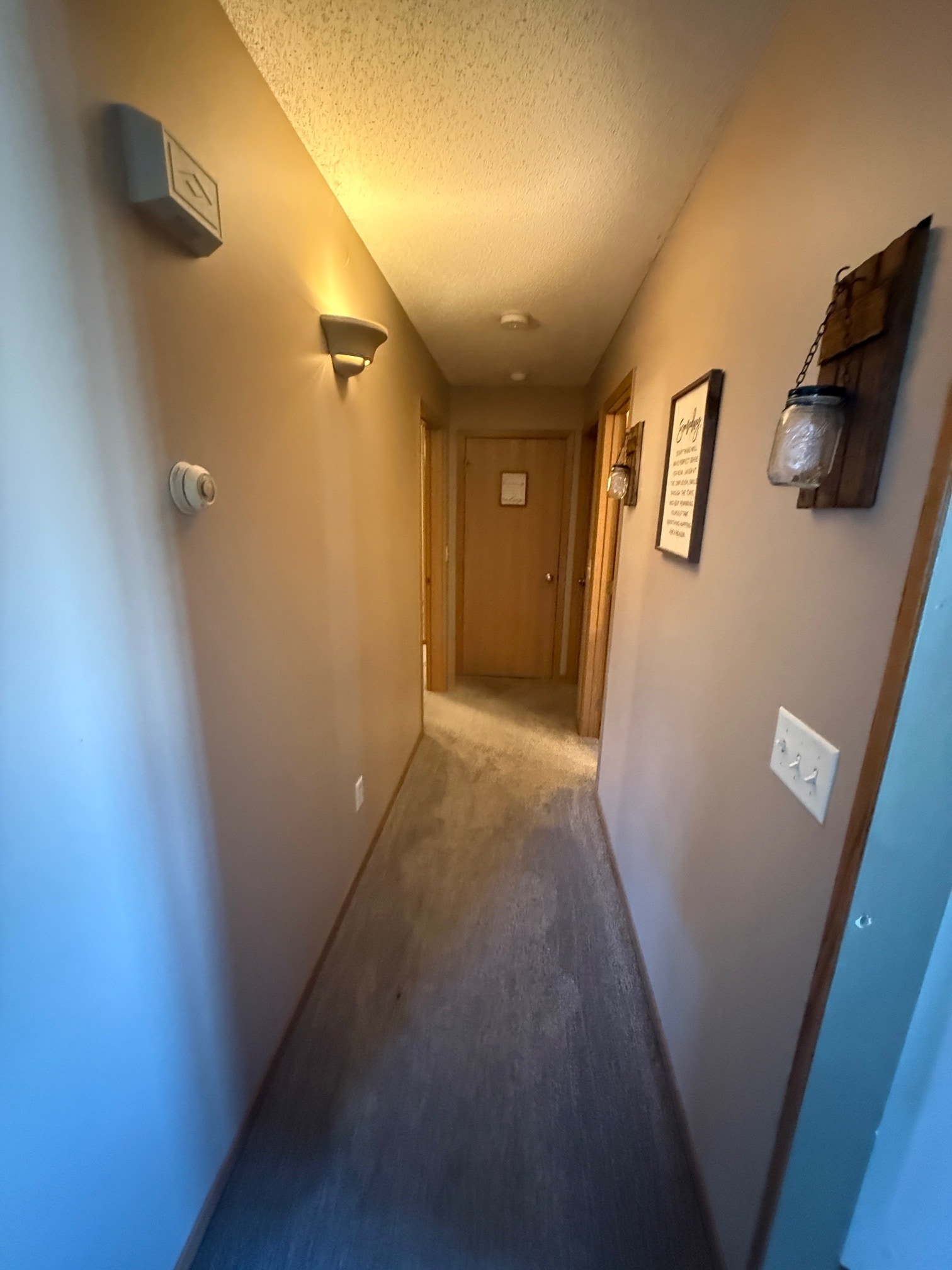 Building Photo - 413 Lilac Ln