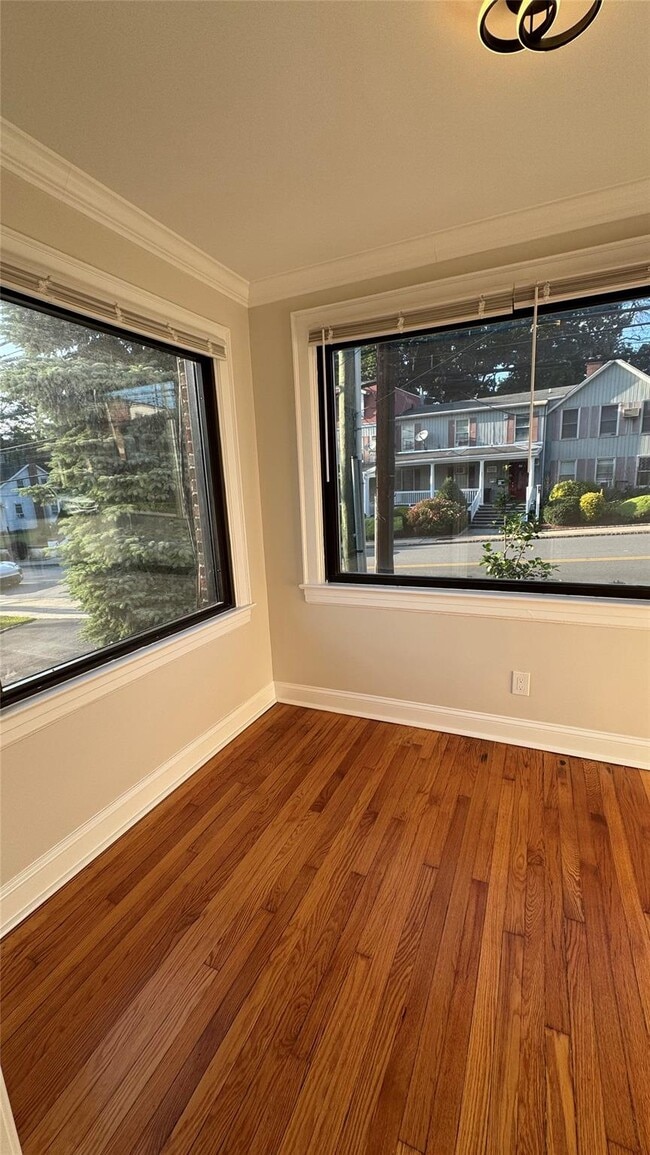 Building Photo - 504 Ashford Ave