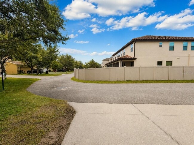 Building Photo - 11804 Silverlake Park Dr
