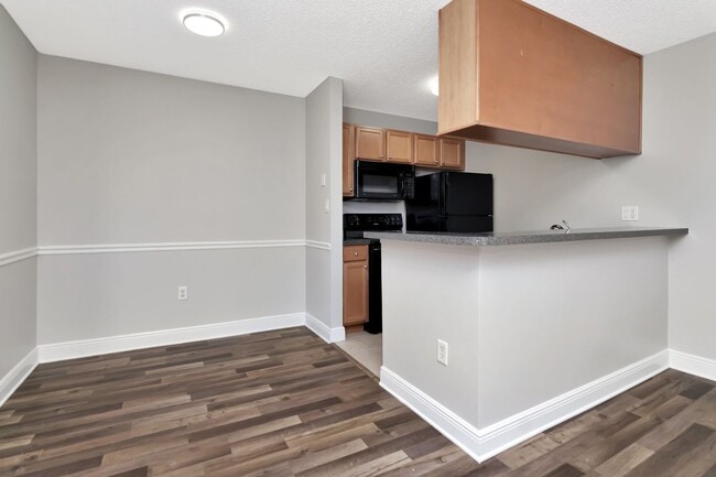 Building Photo - Water Front 1 Bedroom 1 Bath Condo for Rent in Brandon - 2nd Floor - Incredible Views