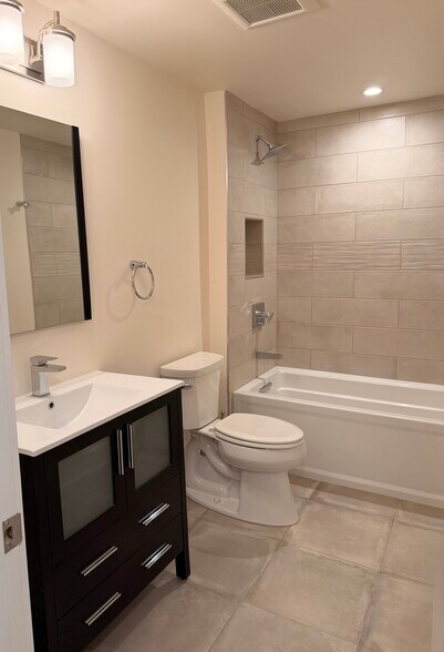 Building Photo - 2421 Manton St