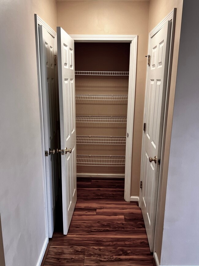 Building Photo - 3569 Draycott Ave