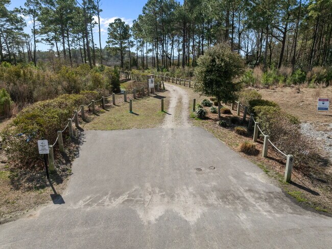 Building Photo - 322 Royal Eagle Ct