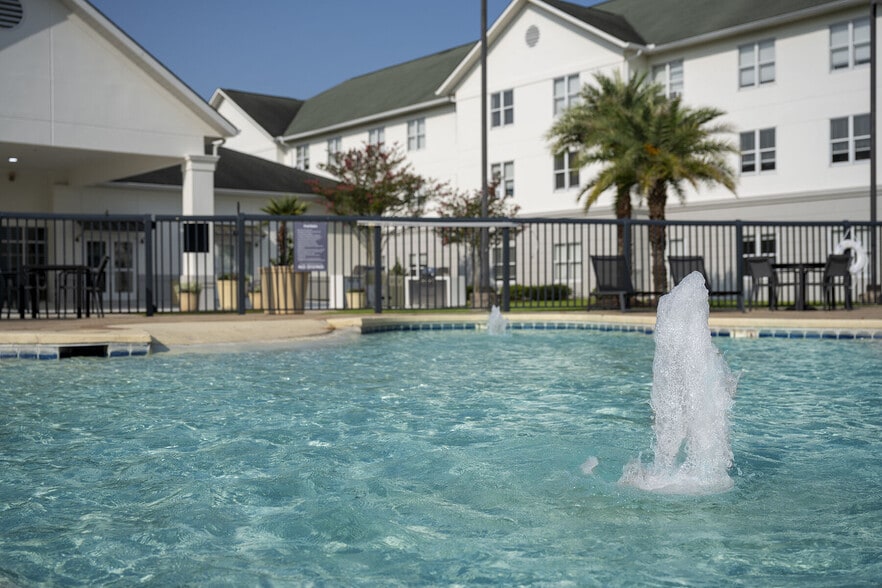 The Fairlane 101 Holiday Square Blvd Covington LA 70433 Apartment